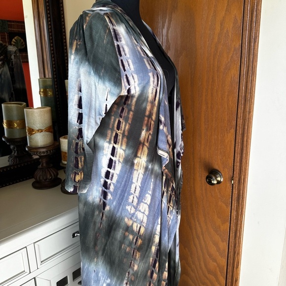 Women’s Long Flowing Cover Up - Picture 2 of 6